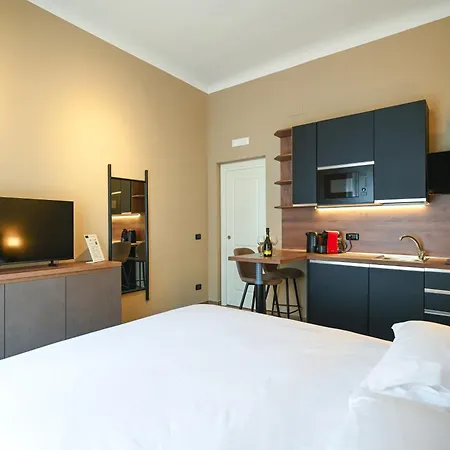 Me Too Exclusive - Interno 7 *