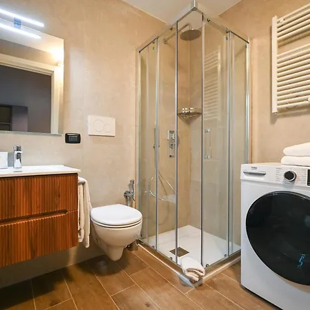 Me Too Exclusive - Interno 7