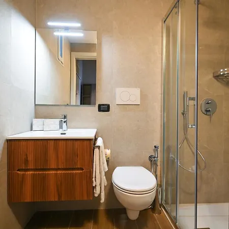 Me Too Exclusive - Interno 7 Bari