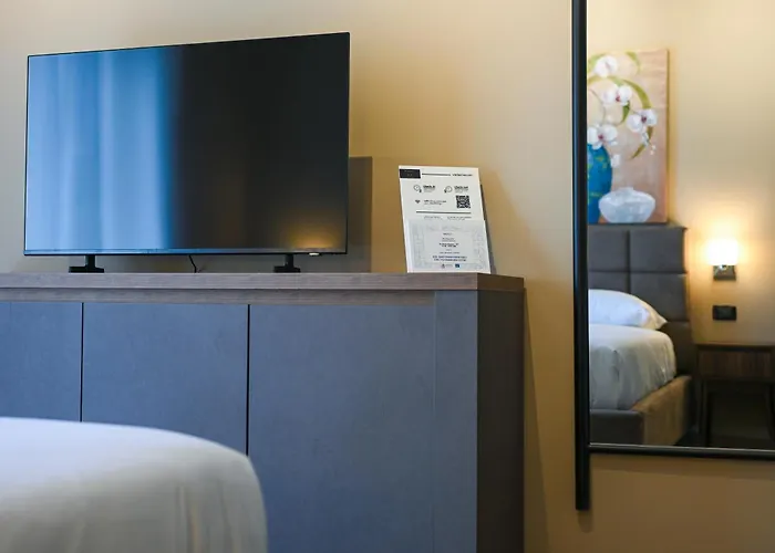 Me Too Exclusive - Interno 7